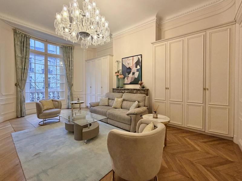 Appartement - 300 m² - 10 pièces