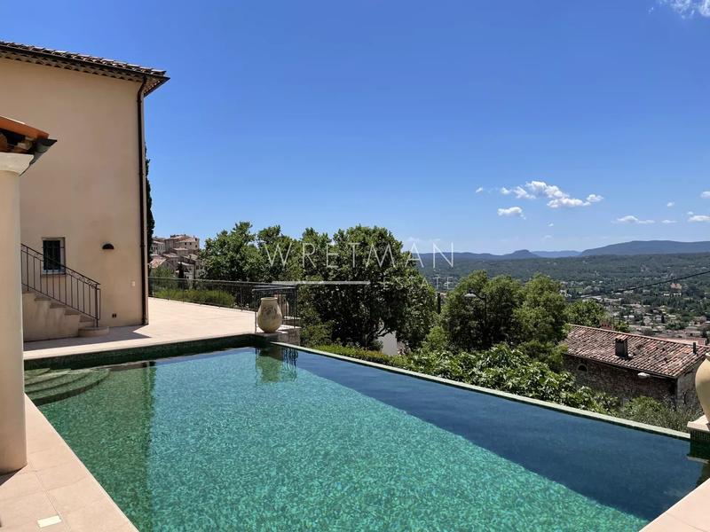 Villa - 245 m² - 8 pièces
