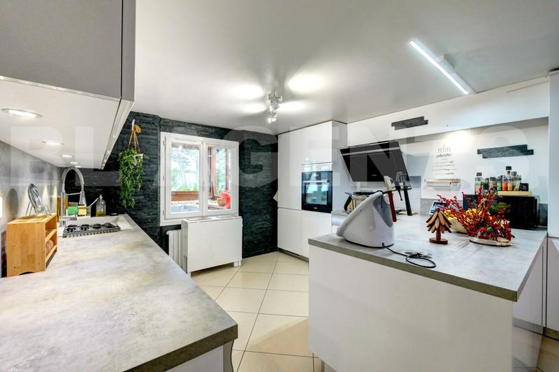 Maison traditionnelle - 191 m² - 9 pièces