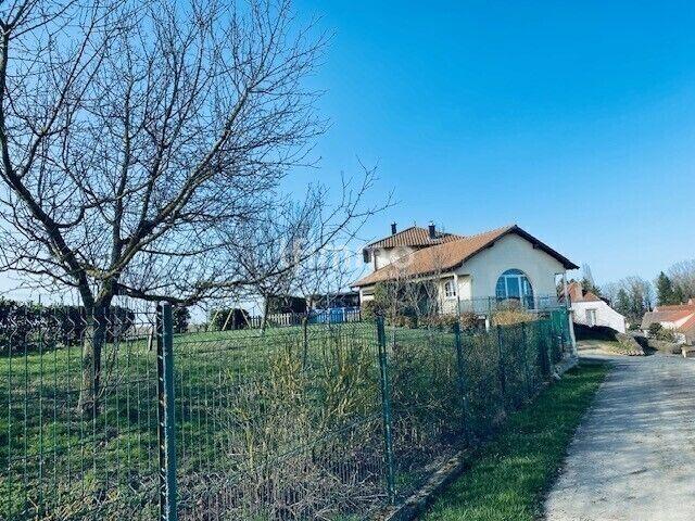 Maison - 210 m² - 6 pièces