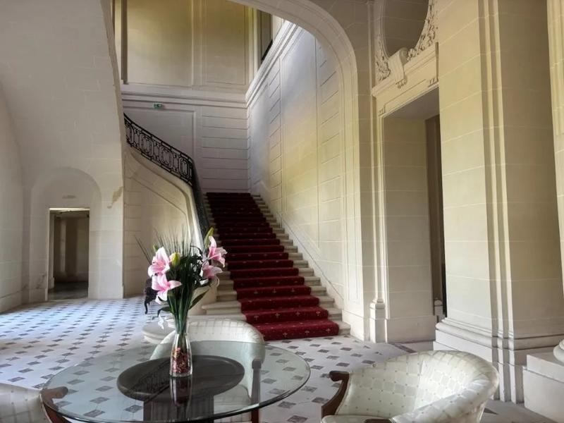 Manoir - 5 900 m² - 85 pièces