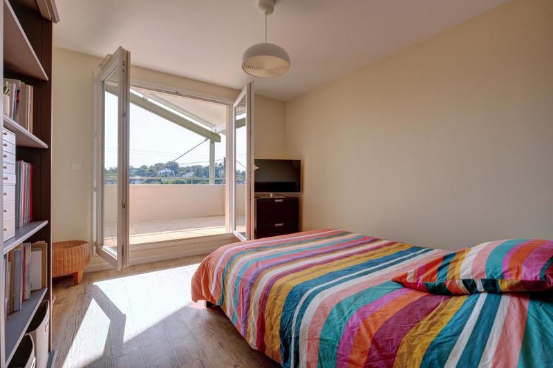 Maison - 240 m² - 8 pièces