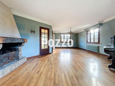 Maison - 250 m² - 9 pièces