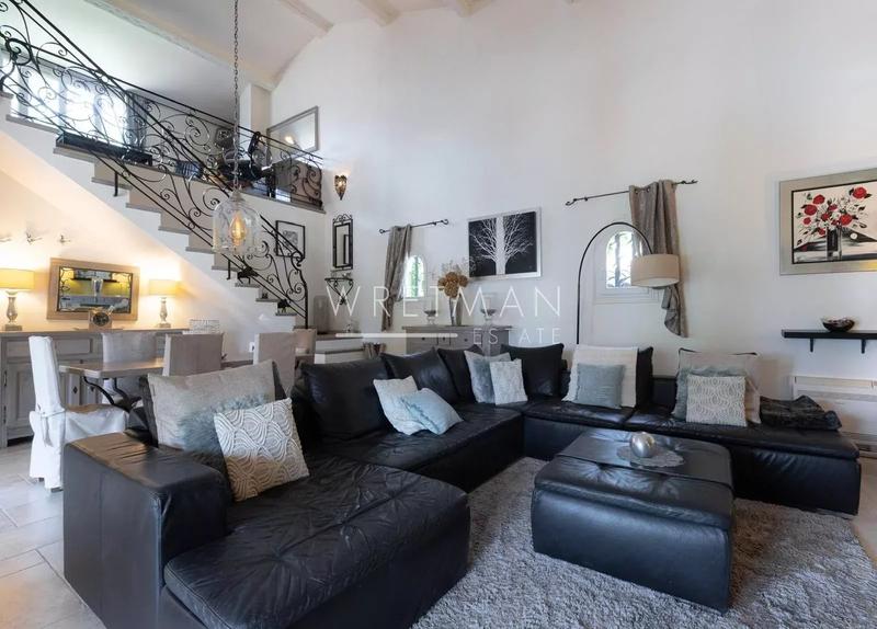 Maison - 255 m² - 8 pièces