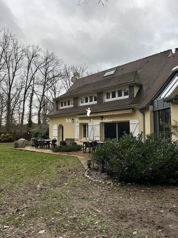 Maison - 220 m² - 9 pièces