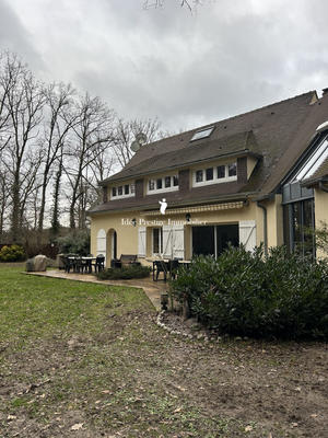 Maison - 220 m² - 9 pièces