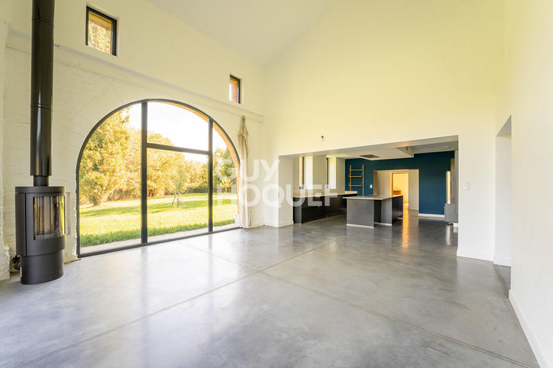 Maison - 276 m² - 8 pièces