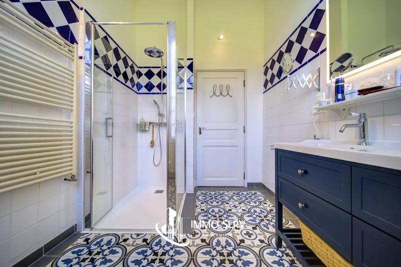 Maison - 600 m² - 16 pièces