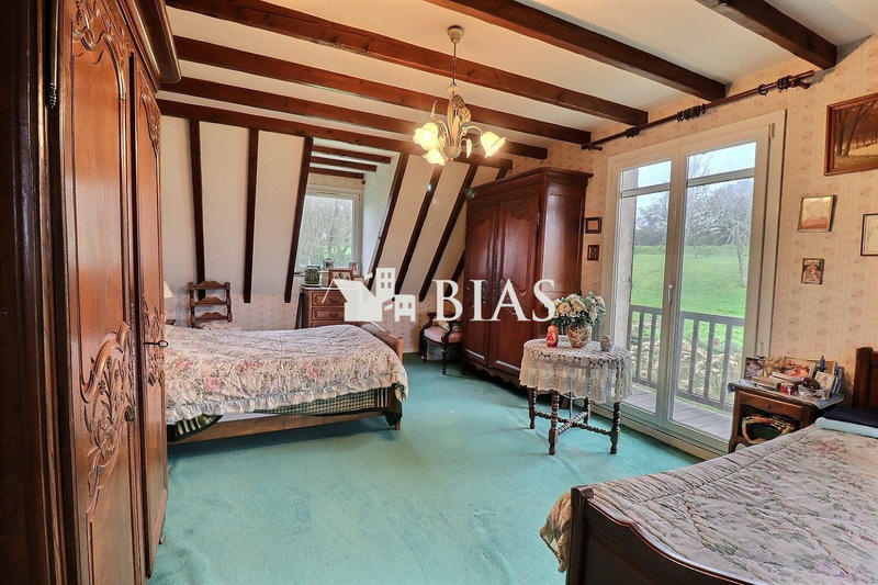 Maison traditionnelle - 180 m² - 7 pièces