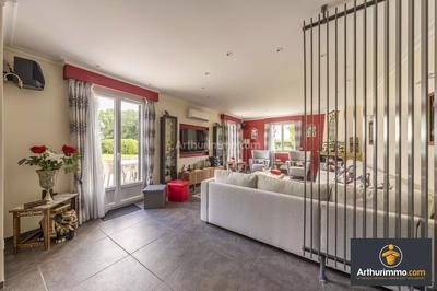 Maison - 223 m² - 7 pièces