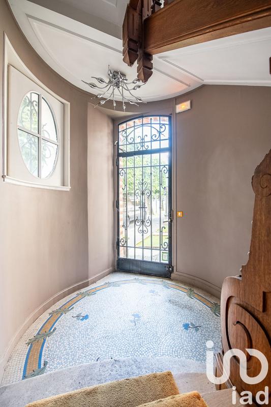 Maison - 370 m² - 17 pièces