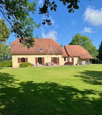 Maison - 215 m² - 6 pièces