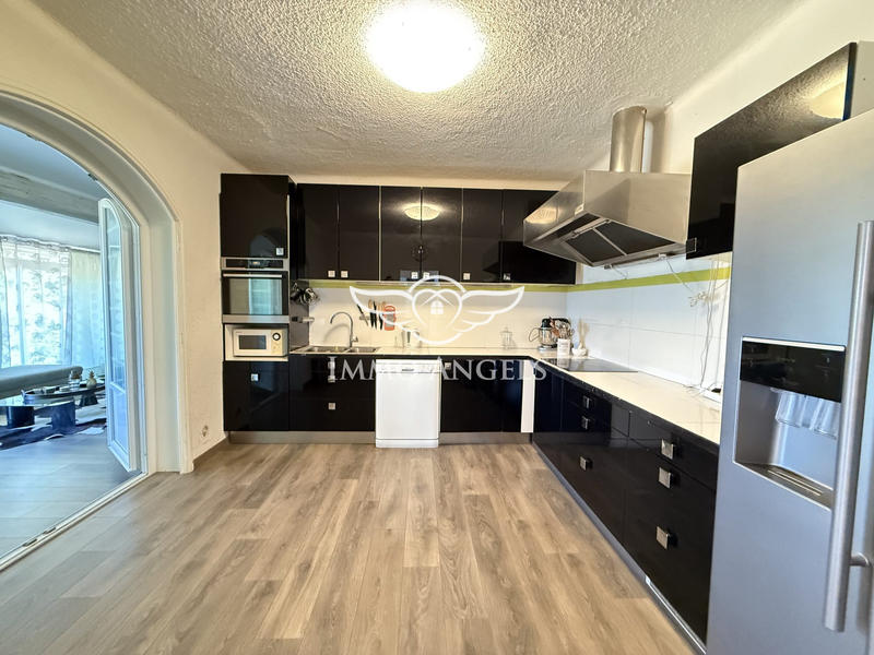 Maison - 220 m² - 7 pièces