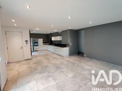 Maison - 92 m² - 4 pièces