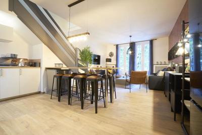 Appartement - 173 m² - 9 pièces