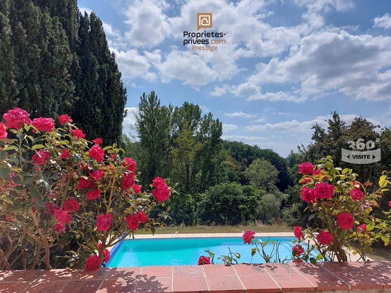 Demeure - 920 m² - 12 pièces