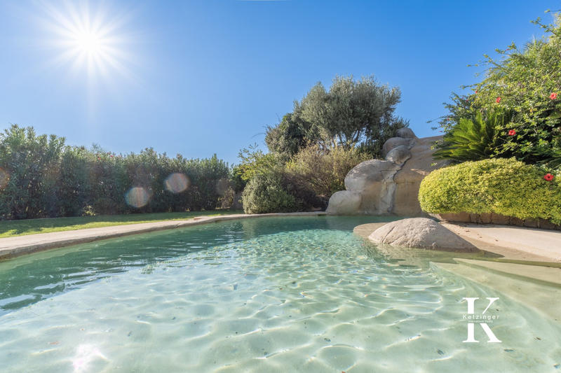 Villa - 256 m² - 6 pièces