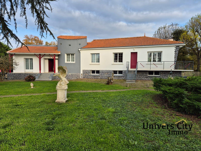 Maison traditionnelle - 193 m² - 7 pièces