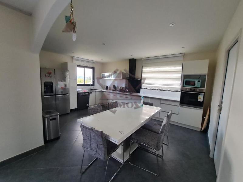 Maison - 111 m² - 5 pièces