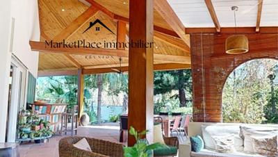 Villa - 300 m² - 8 pièces