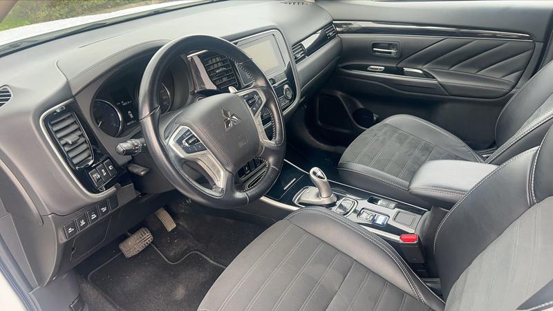 Mitsubishi Outlander III 2.4 Phev 135 4wd Bva Intense