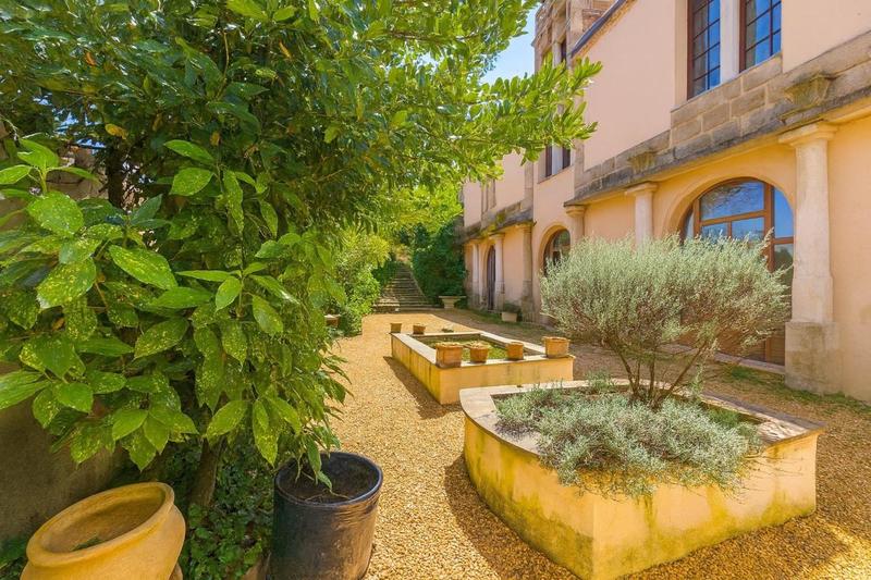 Maison - 200 m² - 12 pièces