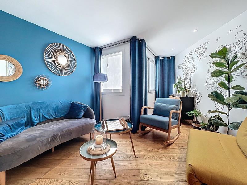 Maison - 241 m² - 10 pièces