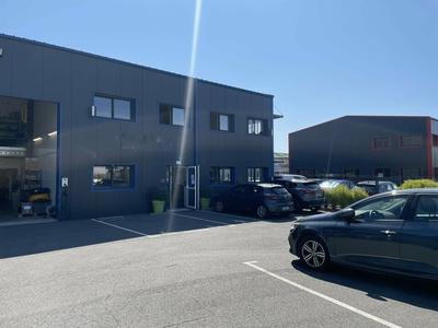 Local d'activité / Entrepôt - 590 m²
