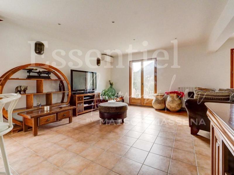 Propriété - 143 m² - 6 pièces