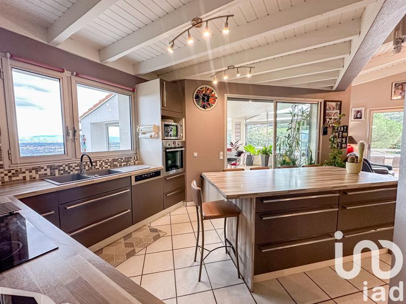 Maison - 220 m² - 9 pièces