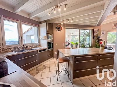 Maison - 220 m² - 9 pièces