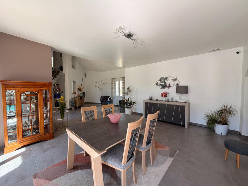 Maison - 230 m² - 5 pièces