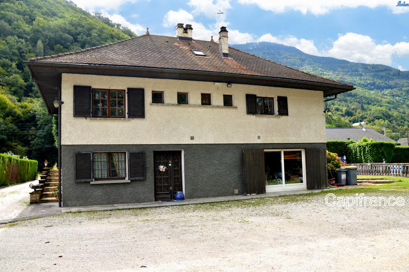 Maison - 224 m² - 6 pièces