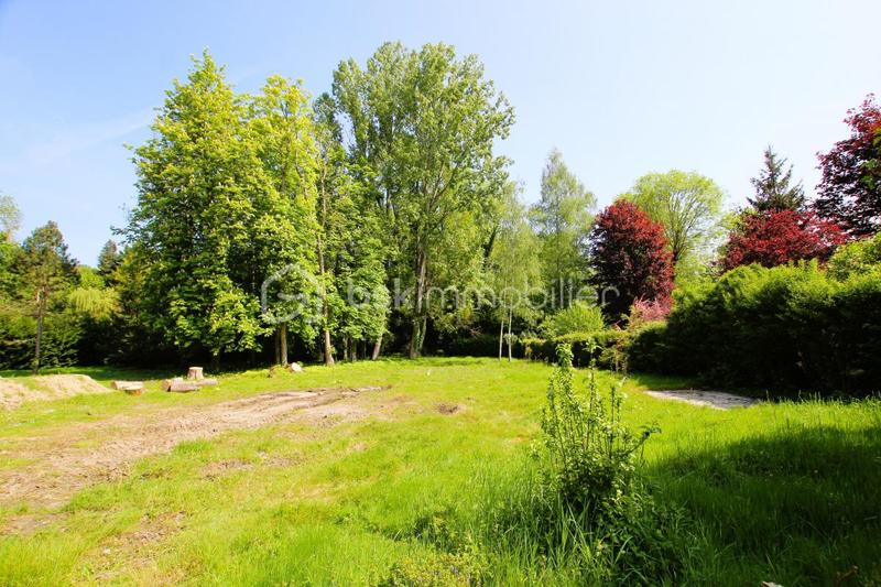 Terrain constructible - 1 921 m²