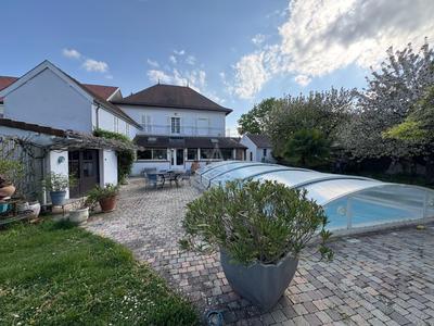 Maison - 263 m² - 10 pièces