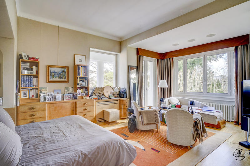 Maison - 345 m² - 11 pièces