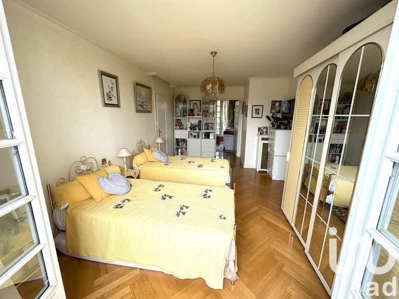 Maison - 390 m² - 11 pièces