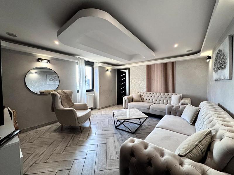 Maison - 301 m² - 9 pièces