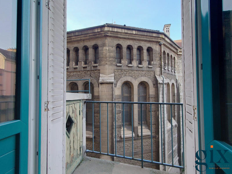 Appartement - 255 m² - 10 pièces