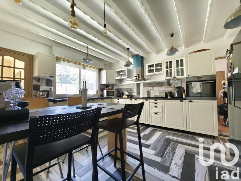 Maison - 303 m² - 9 pièces