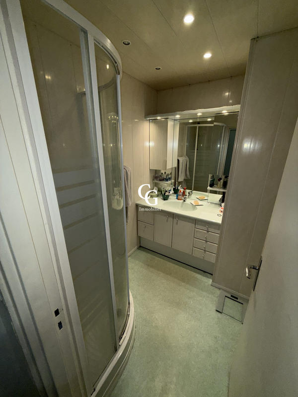 Appartement - 102 m² - 5 pièces