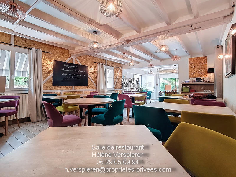 Maison - 213 m² - 10 pièces