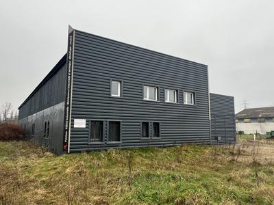 Entrepôt - 749 m²