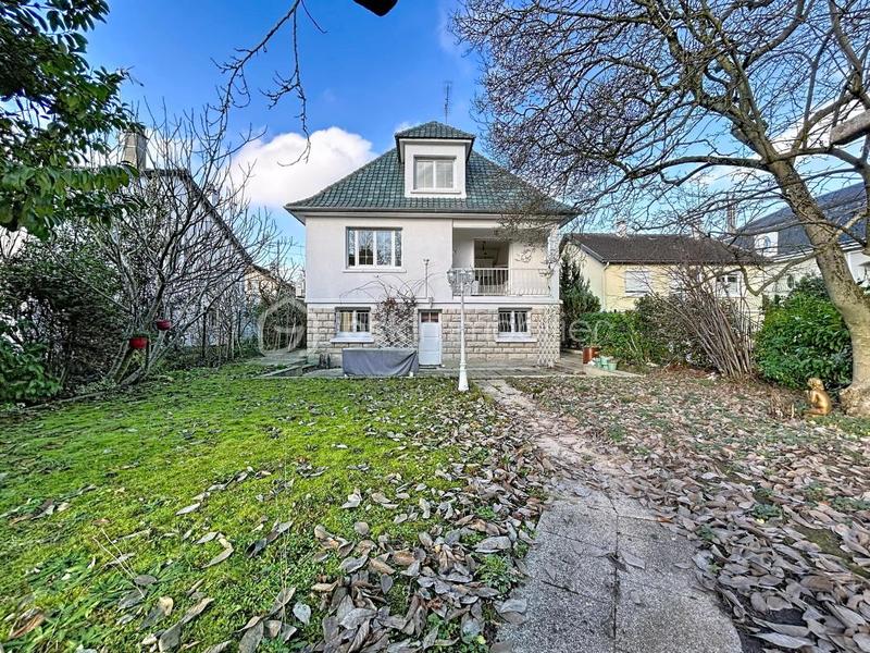 Maison traditionnelle - 195 m² - 6 pièces