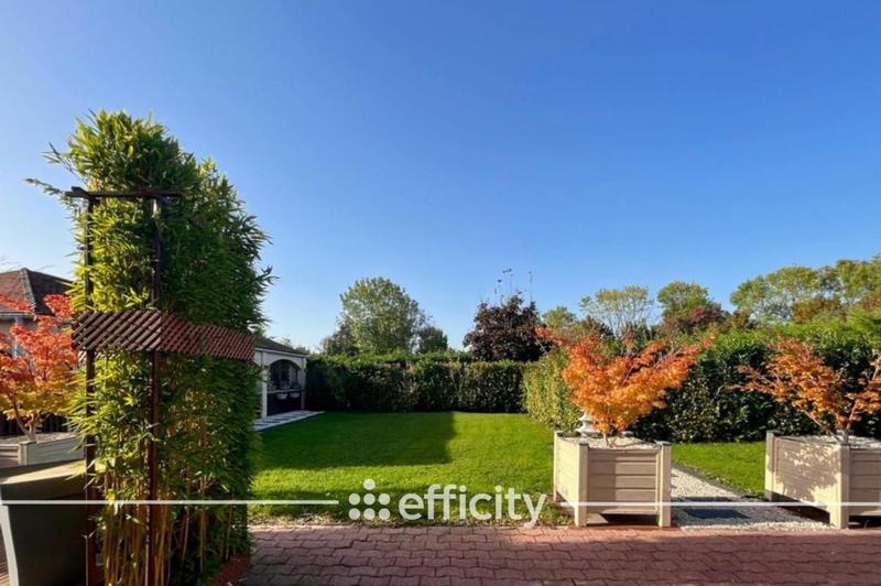 Pavillon - 215 m² - 8 pièces