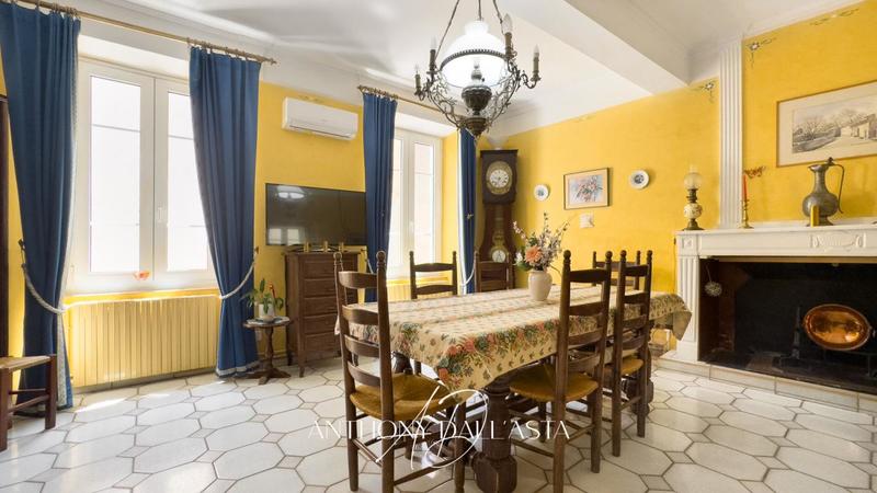 Maison - 207 m² - 6 pièces