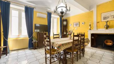 Maison - 207 m² - 6 pièces