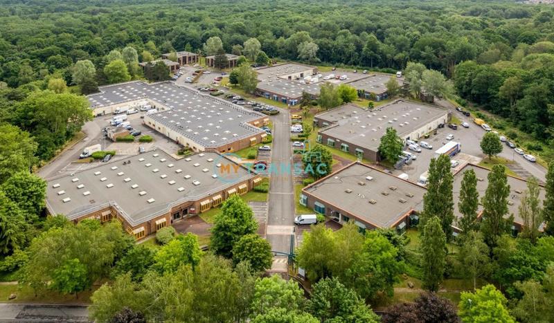 Local d'activité / Entrepôt - 302 m²