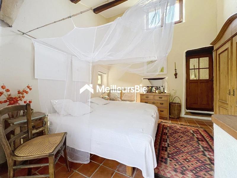 Maison en pierre - 138 m² - 9 pièces