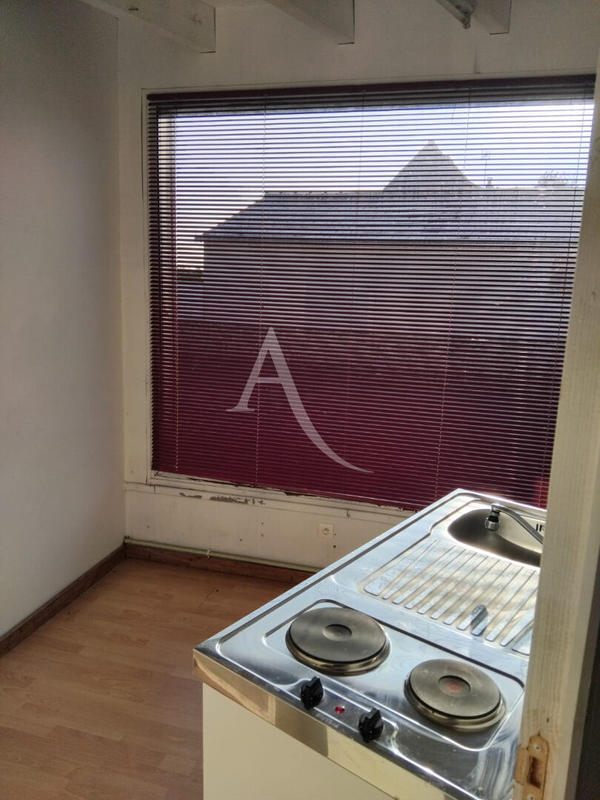 Local d'activité / Entrepôt - 104 m²